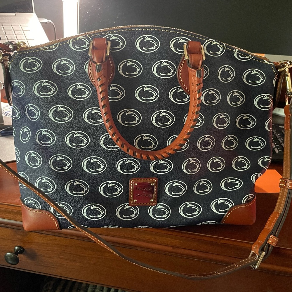 Beautiful NWOT Dooney & Bourke bag with Penn State logos